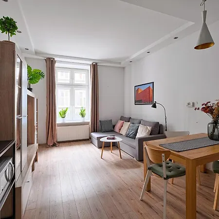 Urban Nest Wietora 8 דירה *